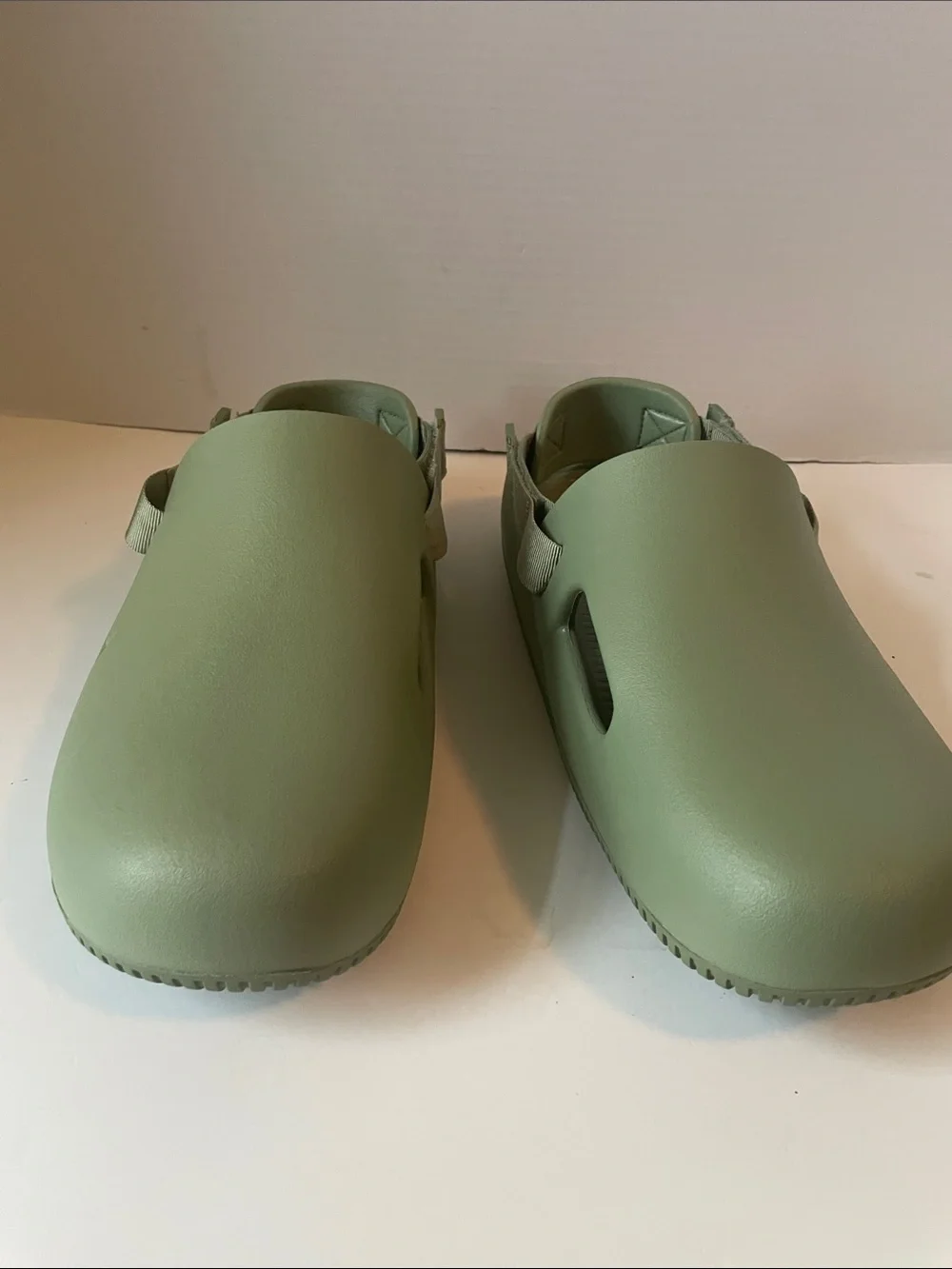 Nike  Men's Mules / Sandals Size 13/14